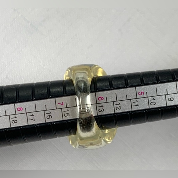 Vintage Clear Lucite Reverse Painted Lilac Floral Bubble Domed Ring size 6.5 - Picture 8 of 9